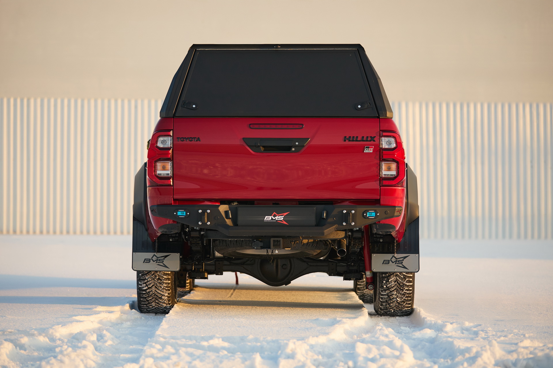 Бампер задний Urban Hilux VIII 2015-2025