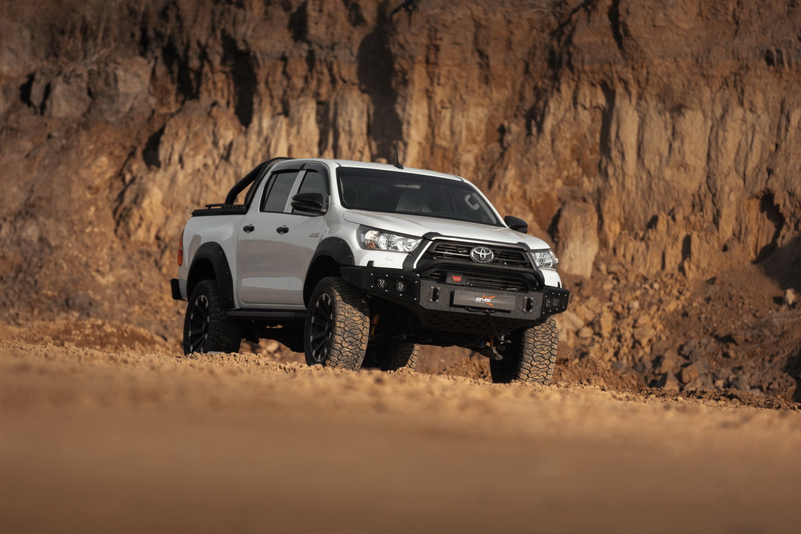 Бампер передний PRO-Line Hilux VIII 2020-2025