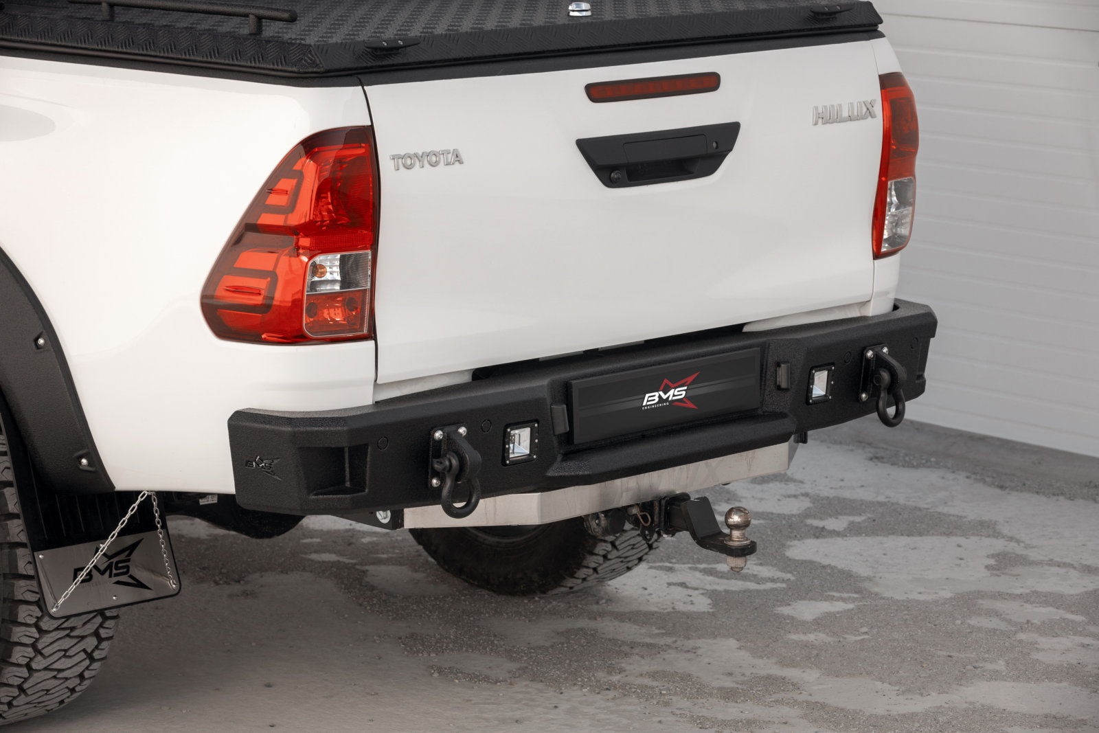Бампер задний PRO-Line Hilux VIII 2015-2025