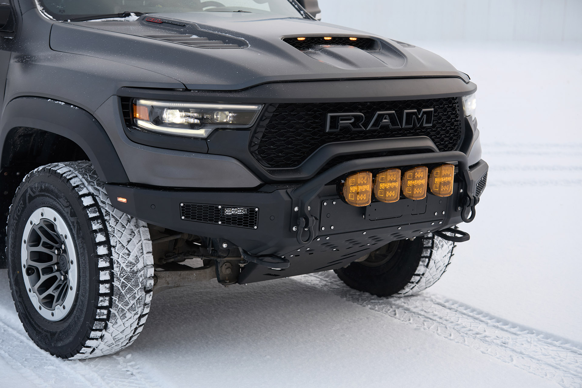 Бампер передний PRO-Line RAM TRX 2020-2024