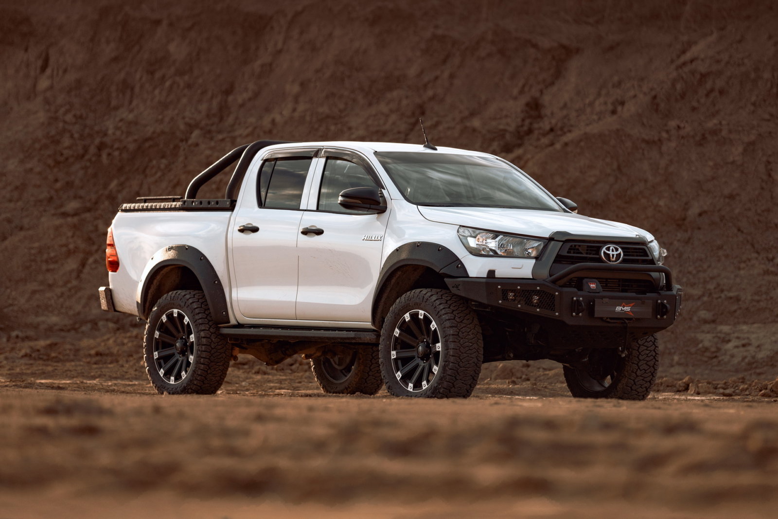 Бампер передний PRO-Line Hilux VIII 2020-2025