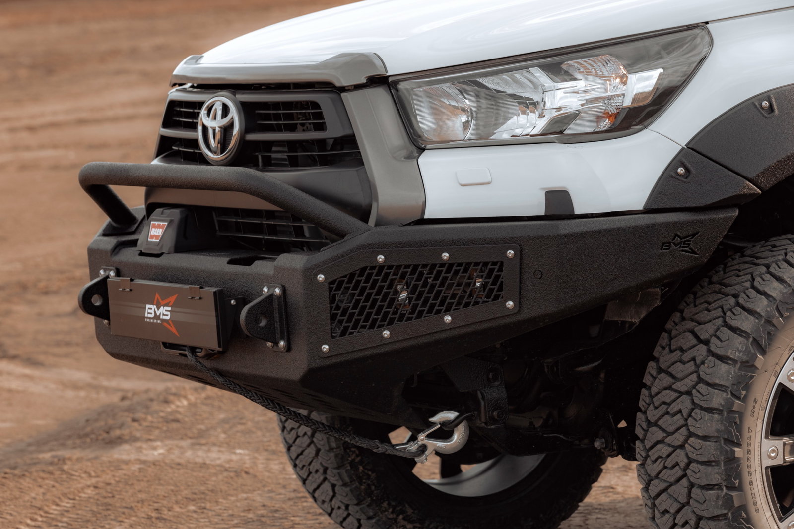 Бампер передний PRO-Line Hilux VIII 2020-2025
