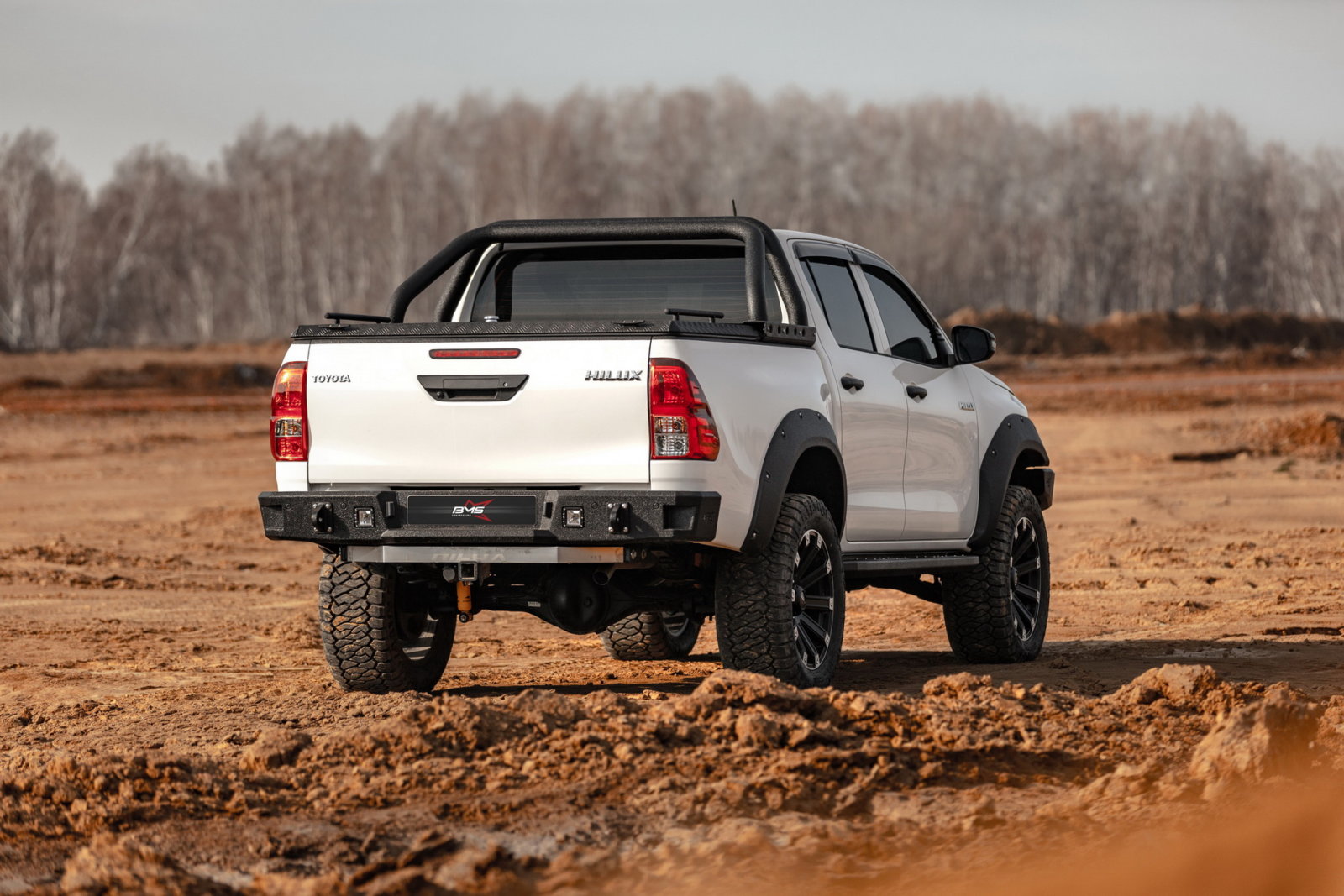Бампер задний PRO-Line Hilux VIII 2015-2025