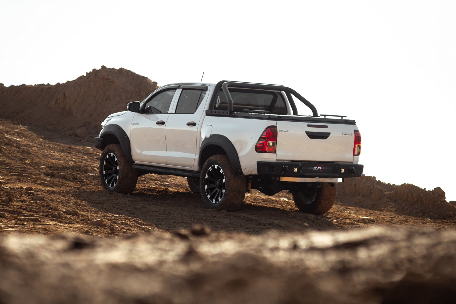 Бампер задний PRO-Line Hilux VIII 2015-2025