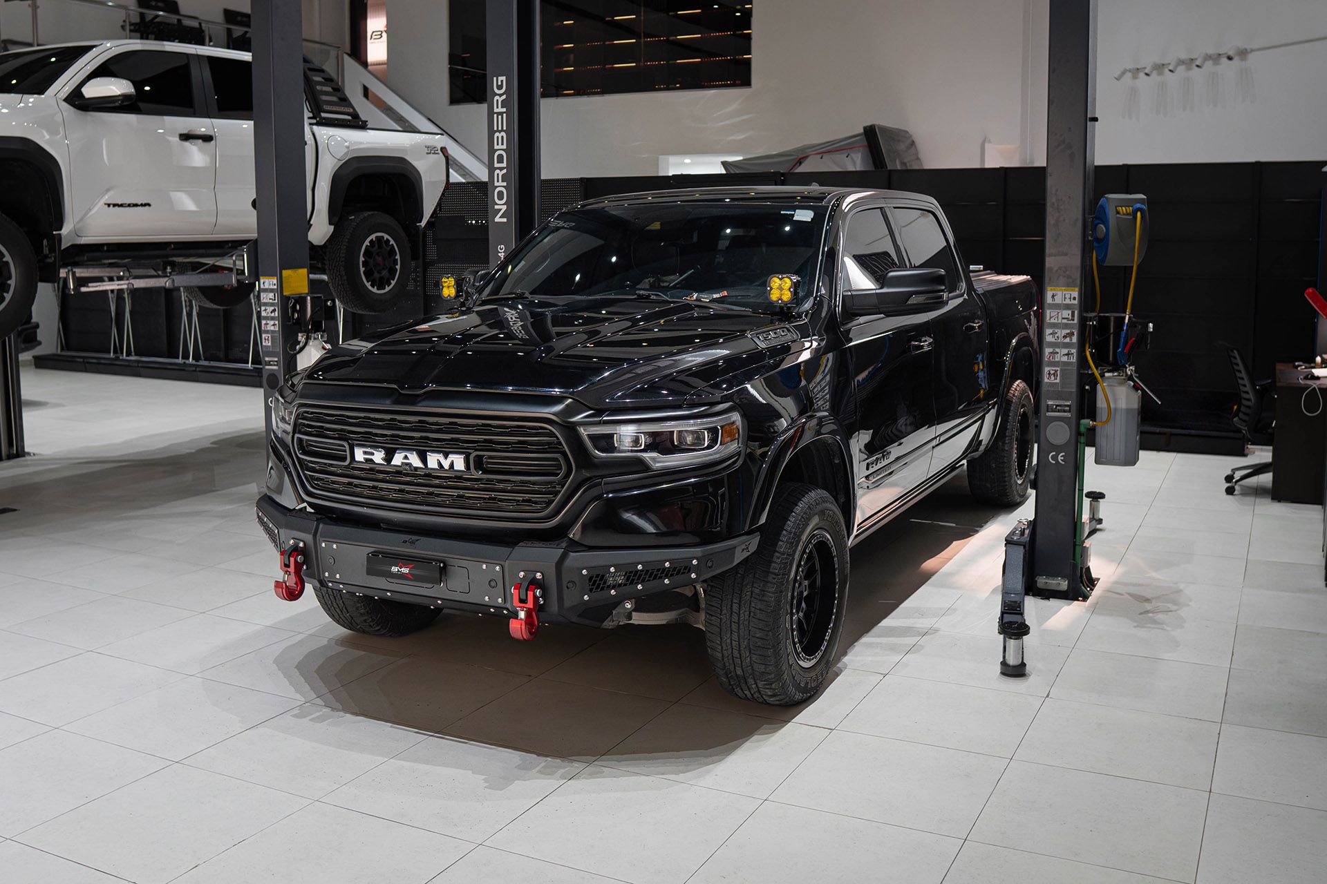 Бампер передний PRO-Line RAM 1500 V 2019-2024