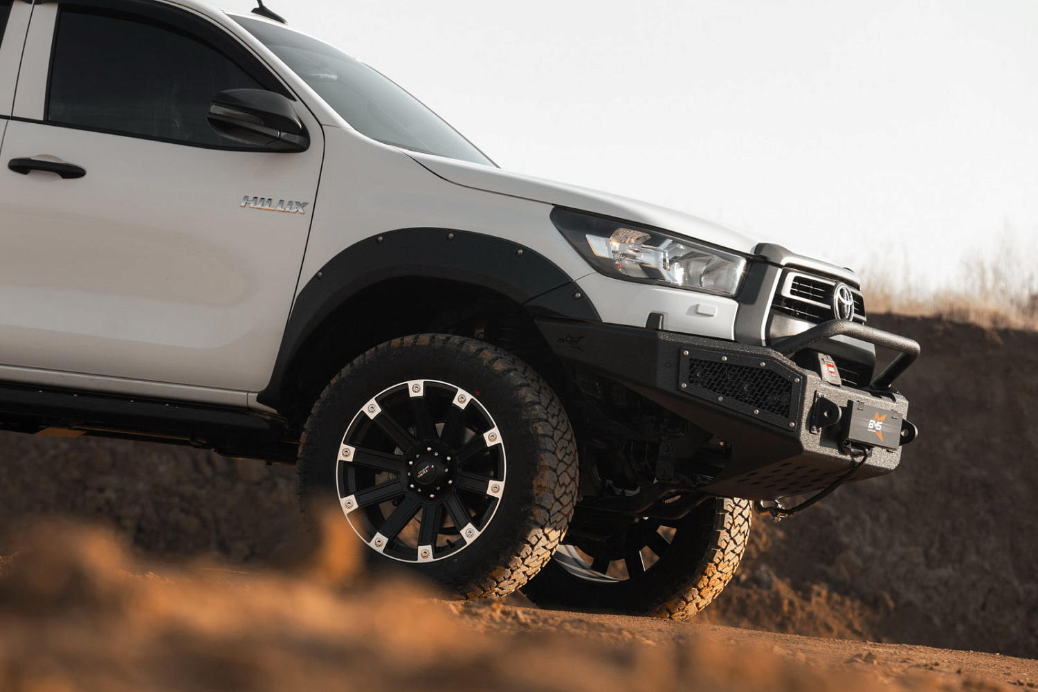 Бампер передний PRO-Line Hilux VIII 2020-2025
