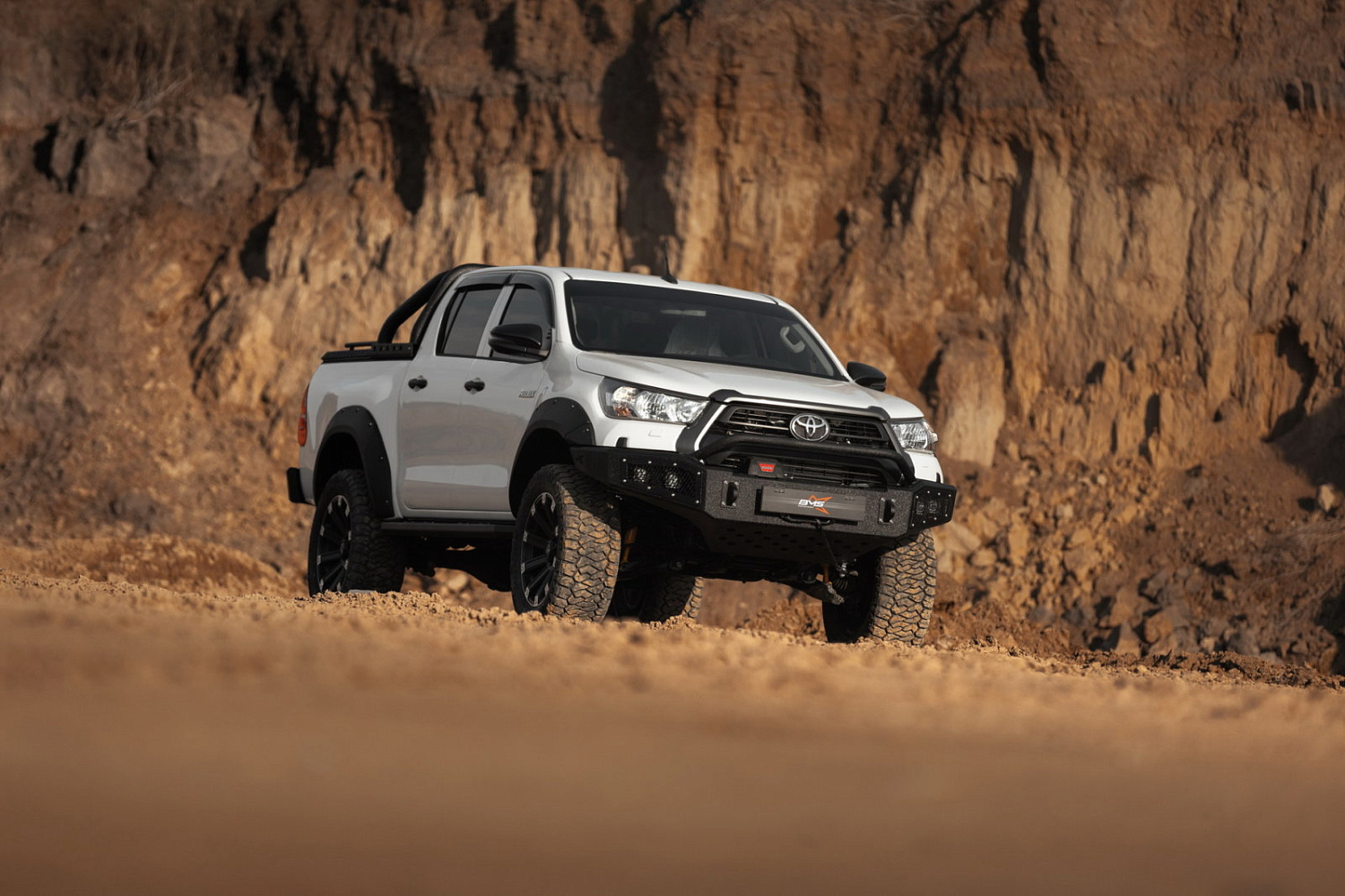 Бампер передний PRO-Line Hilux VIII 2020-2025