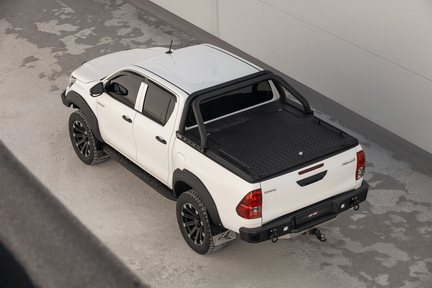 Бампер задний PRO-Line Hilux VIII 2015-2025