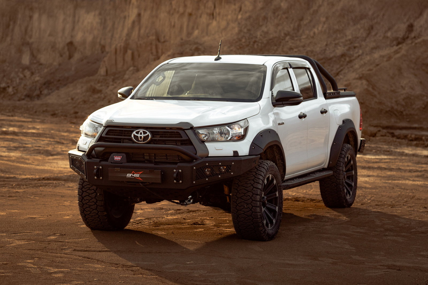 Бампер передний PRO-Line Hilux VIII 2020-2025