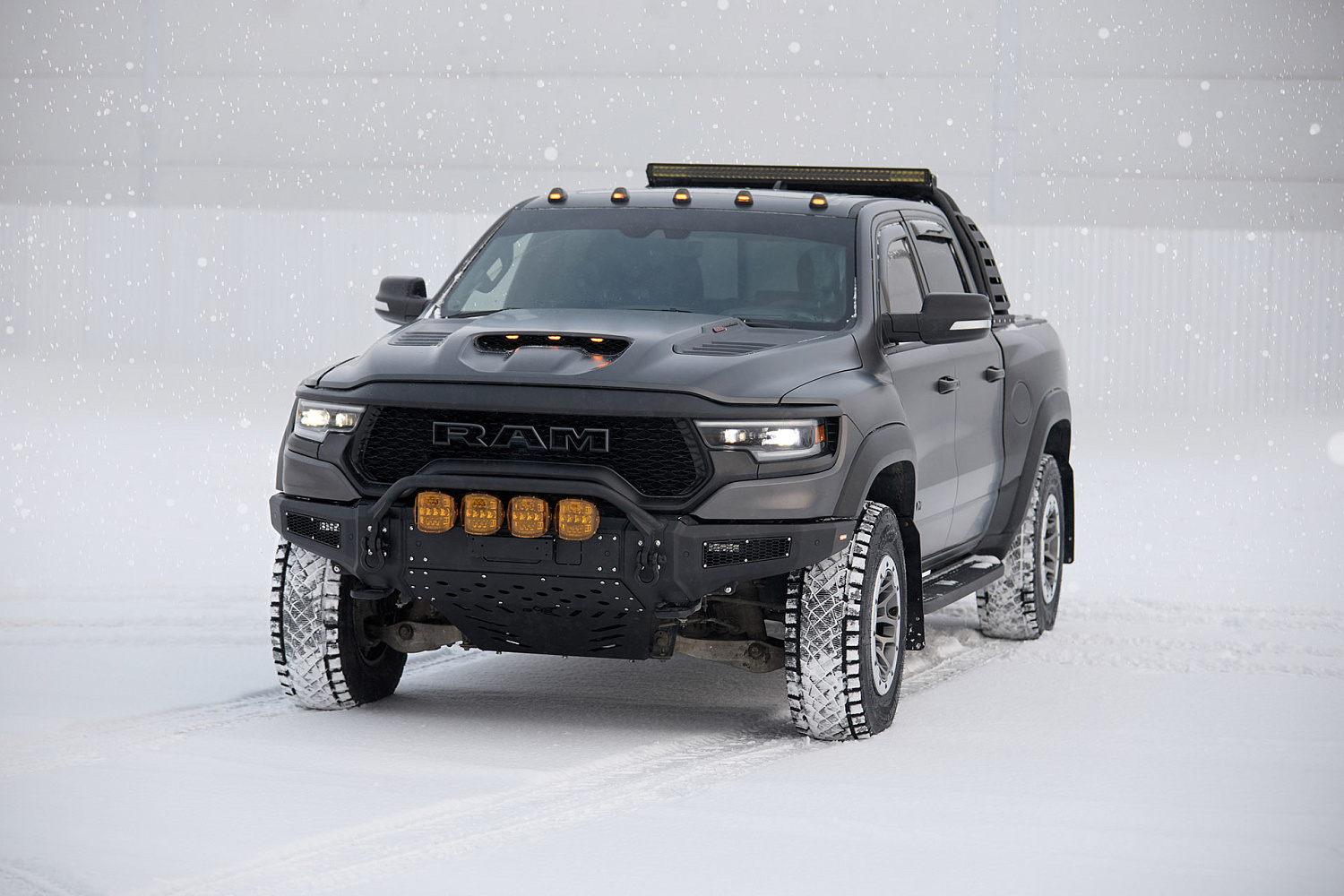 Бампер передний PRO-Line RAM TRX 2020-2024