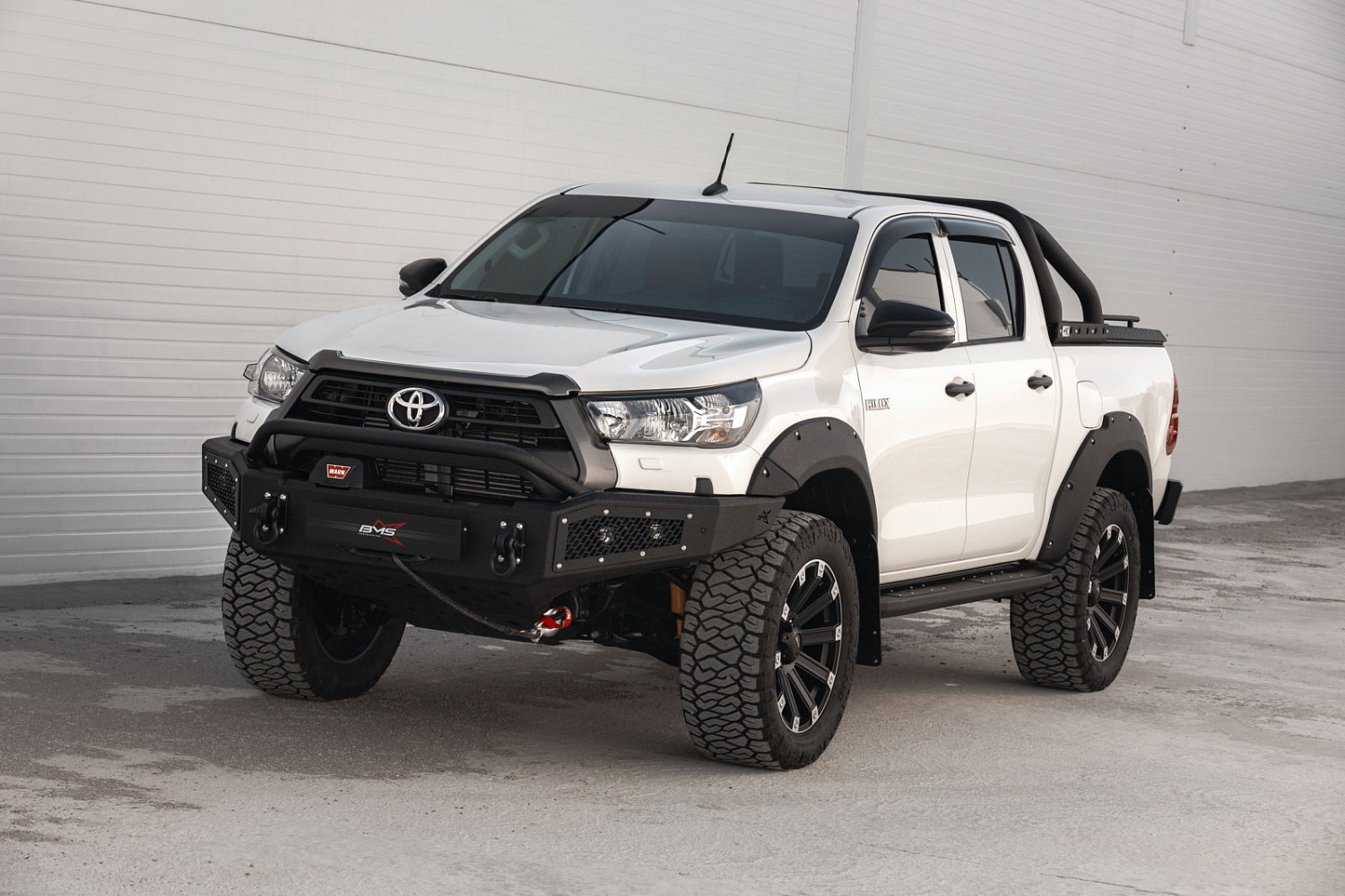 Бампер передний PRO-Line Hilux VIII 2020-2025