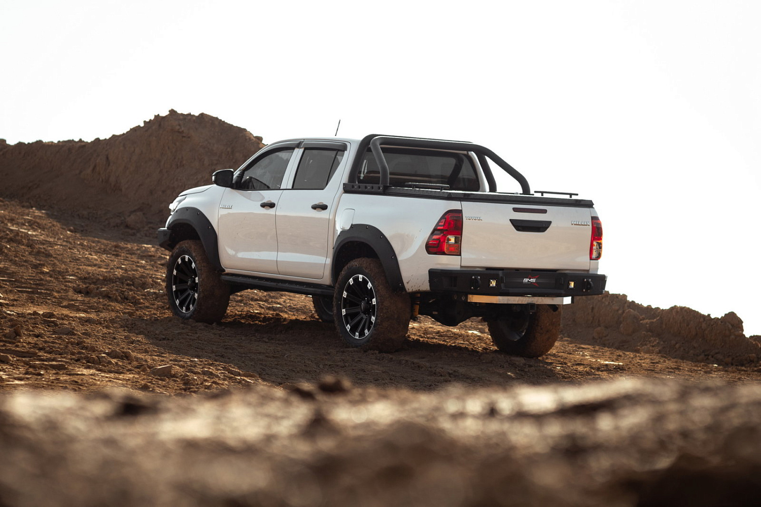 Бампер задний PRO-Line Hilux VIII 2015-2025